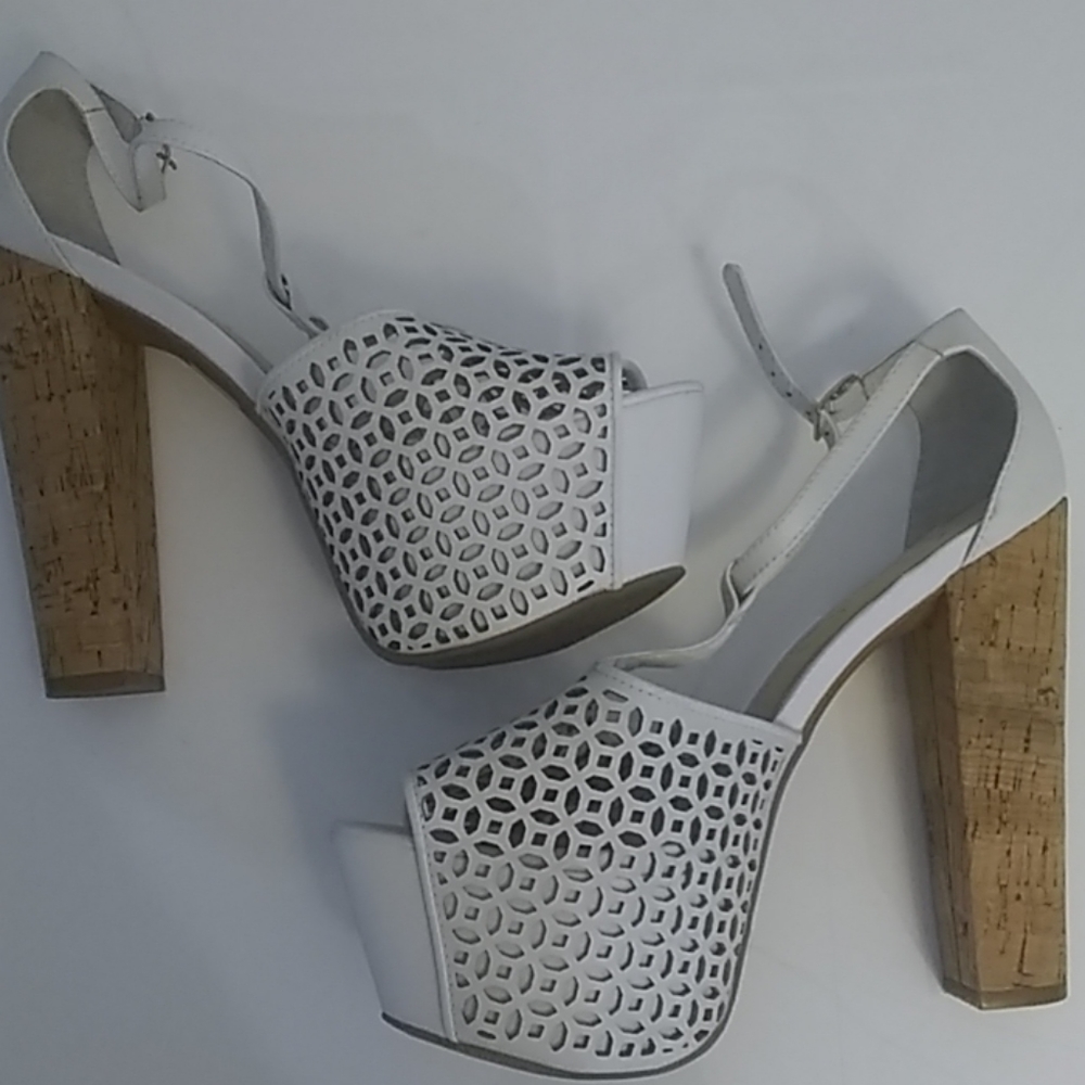 Cute Jessica Simpson peep toe heel
